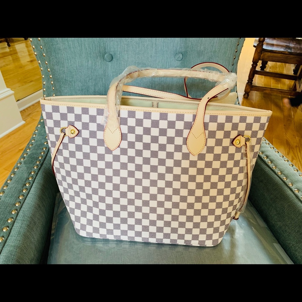 Women’s cream checkered tote
